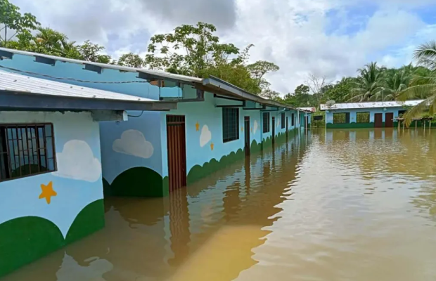 Fotografía del Ejército de Colombia de inundaciones este sábado en Bojayá, ubicado en el departamento de Chocó (Colombia). EFE/ Ejército De Colombia