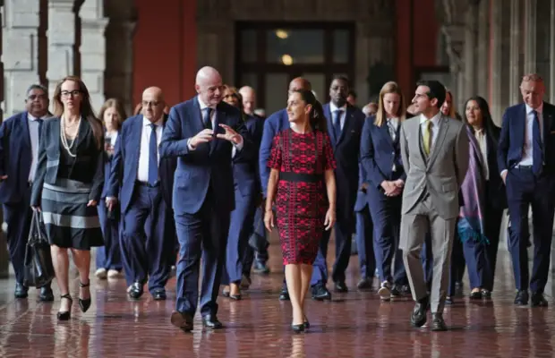 Sheinbaum recibe al presidente de la FIFA en el Palacio Nacional previo a la inauguración del Mundial 2026
