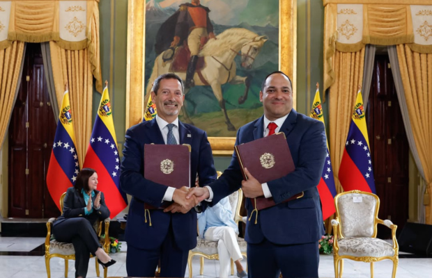 Venezuela firmó memorándum con Schlumberger para impulsar el sector energético y minero