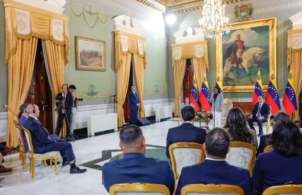 Delcy Rodríguez firmó acuerdos con Shell para activar la Fase I del Campo Loran