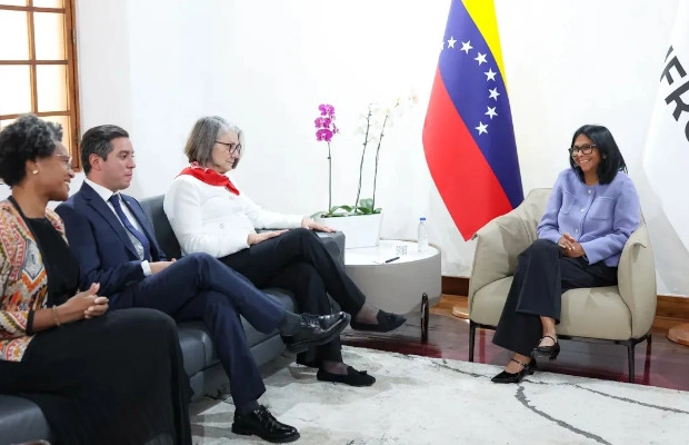 Delcy Rodríguez se reunió con presidenta de la Federación Internacional de Sociedades de la Cruz Roja