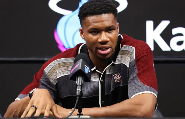 Giannis sobre LeBron: «Ha demostrado que siempre toma buenas decisiones»