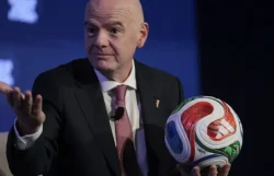 Infantino pide disculpas por «errores» en su propuesta comercial