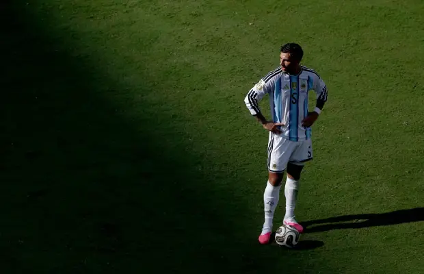 FIFA inhabilita a Paredes con 10 partidos de sanción tras incidentes en la final del Mundial