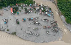 Asciende a 392 la cifra de fallecidos tras masiva riada en la frontera entre Nepal y China