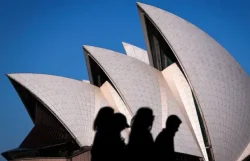 Australia endurece su política migratoria y fija meta de reducción para 2028