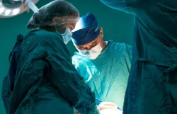 IA guía con éxito la extirpación en tiempo real de un tumor cerebral