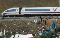 Ministro de Transportes de España descarta dimitir tras colisión ferroviaria