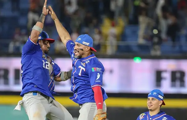 Temporada 2026-2027 de la LVBP abrió con victoria de Tiburones de La Guaira